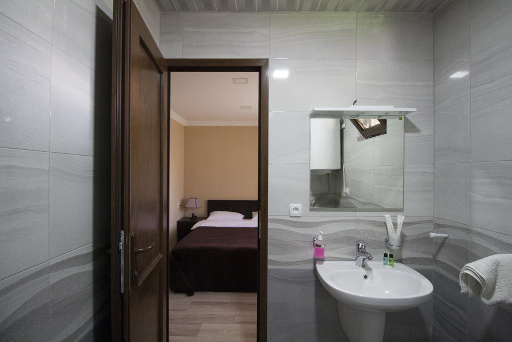 Roza'S Guest House ميستيا المظهر الخارجي الصورة